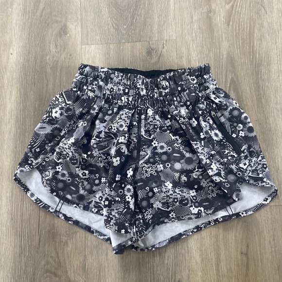 Lululemon Tracker Short V Seawheeze - Picture 1 of 8